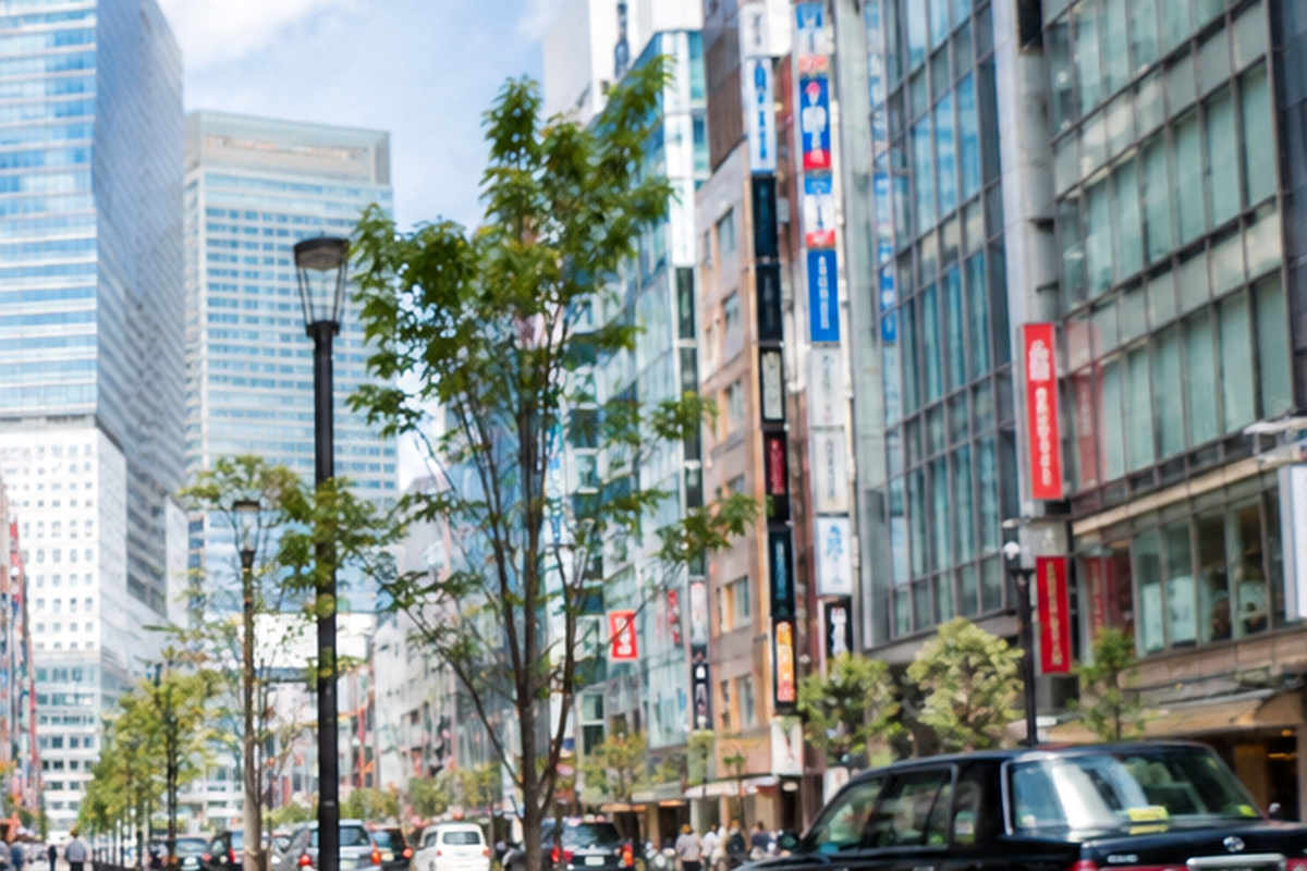 Ginza street with shops and easy access in a refined central Tokyo hotel district